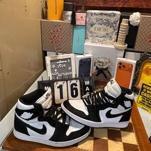 Jordan 1 Retro High
Twist Air Jordan 1 Retro OG High Twist W CD0461-007 2019